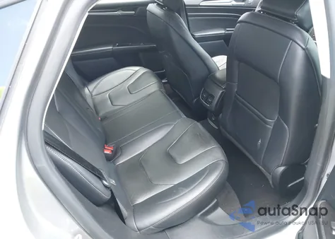 2020 Ford Fusion Titanium z USA, uszkodzony, nr VIN 3FA6P0D9XLR174750